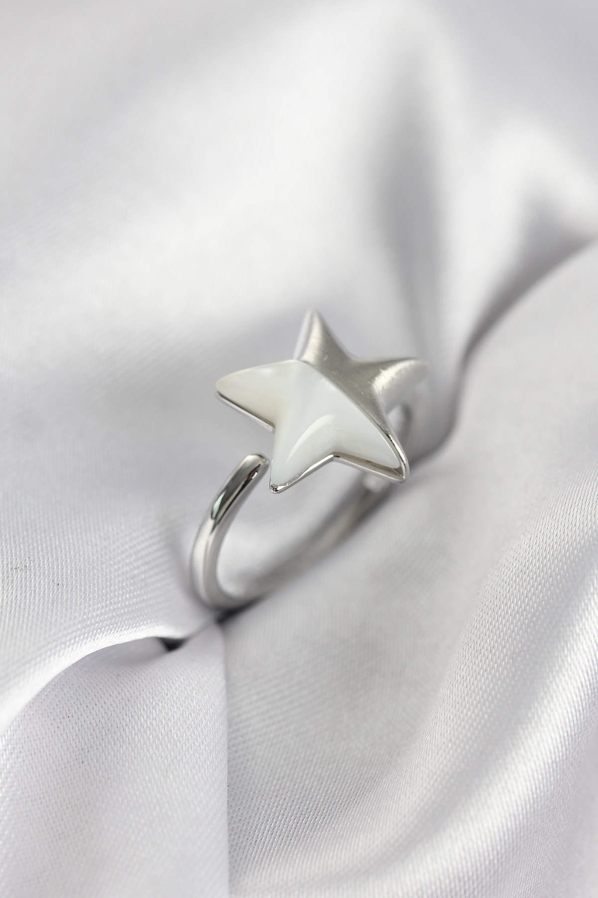 Gümüş Renk Sedefli Yıldız Model Kadın Yüzük